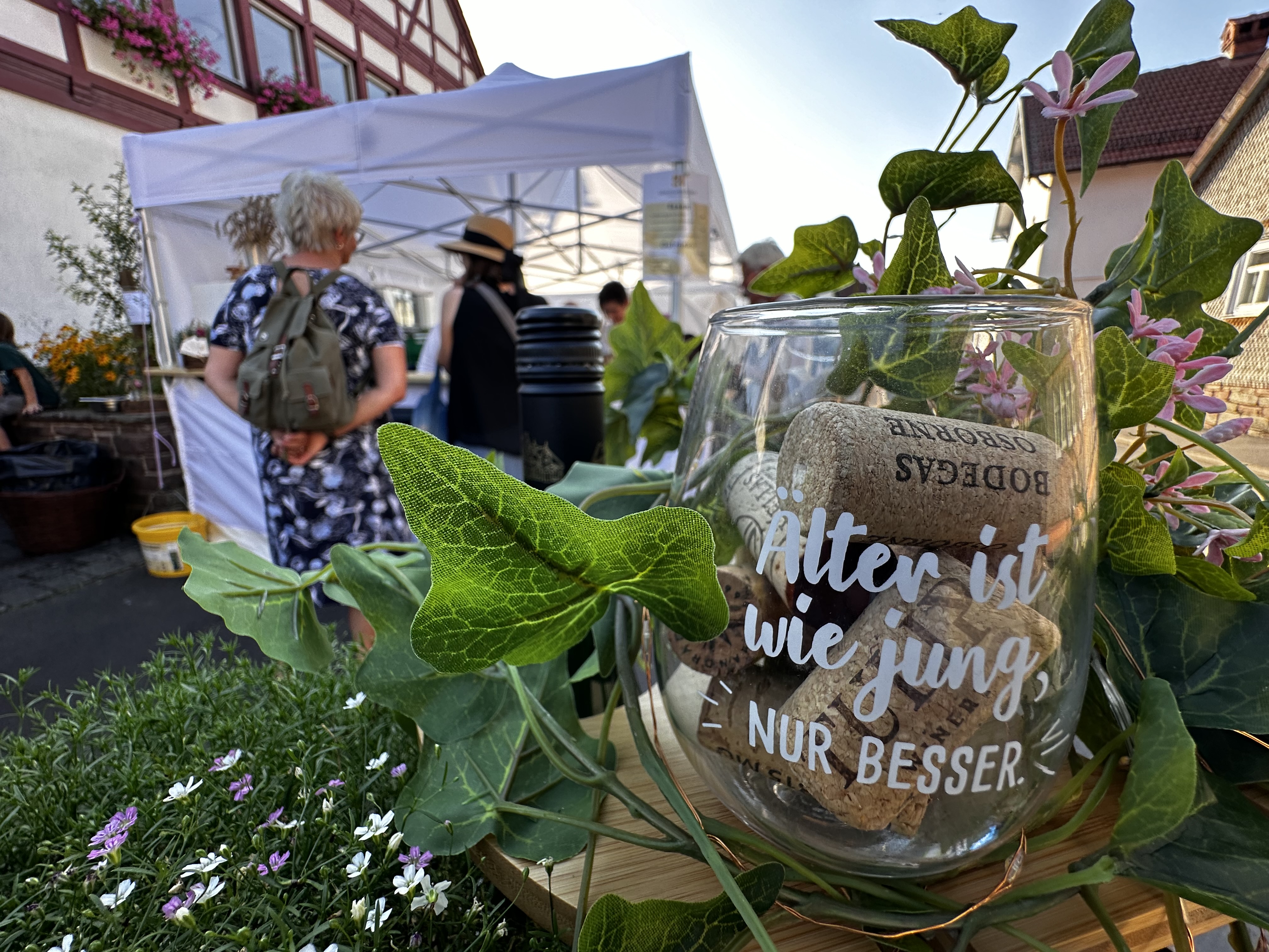 Glas mit Weinkorken und Spruch — Detail vom Geburtstagsfest